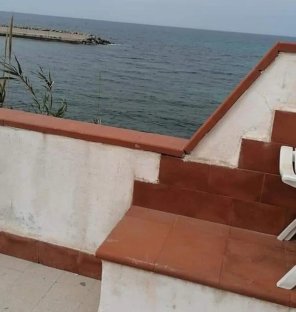 Guest house La Terrazza Sul Mare Monolocale Con Terrazza Vicino Aereoporto&Mare Sicilian Vintage Style Beach House Cinisi Italy