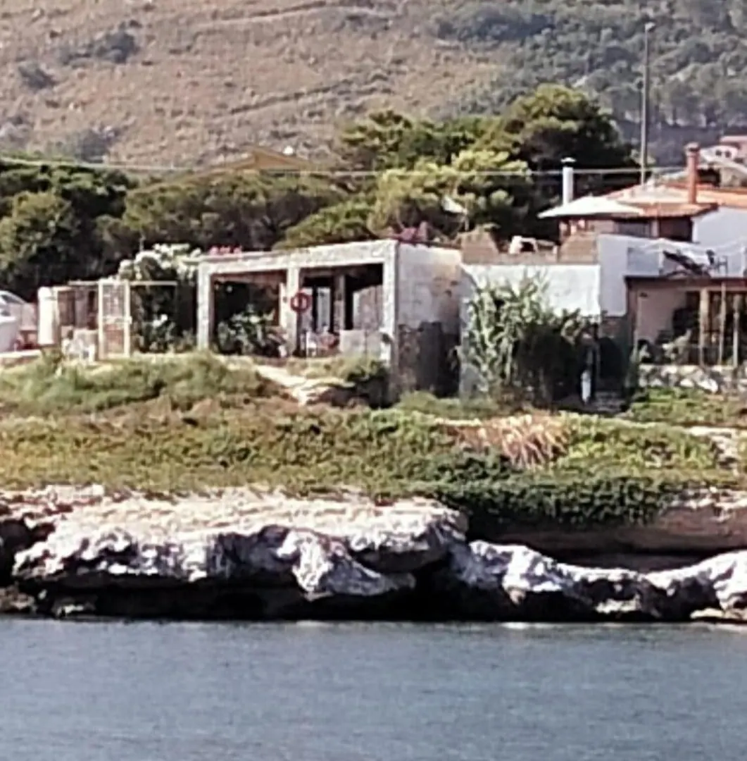 Guest house La Terrazza Sul Mare Monolocale Con Terrazza Vicino Aereoporto&Mare Sicilian Vintage Style Beach House Cinisi Italy