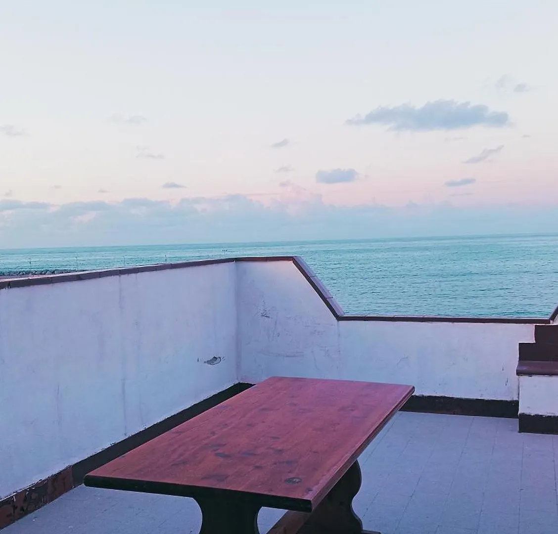 Guest house La Terrazza Sul Mare Monolocale Con Terrazza Vicino Aereoporto&Mare Sicilian Vintage Style Beach House Cinisi